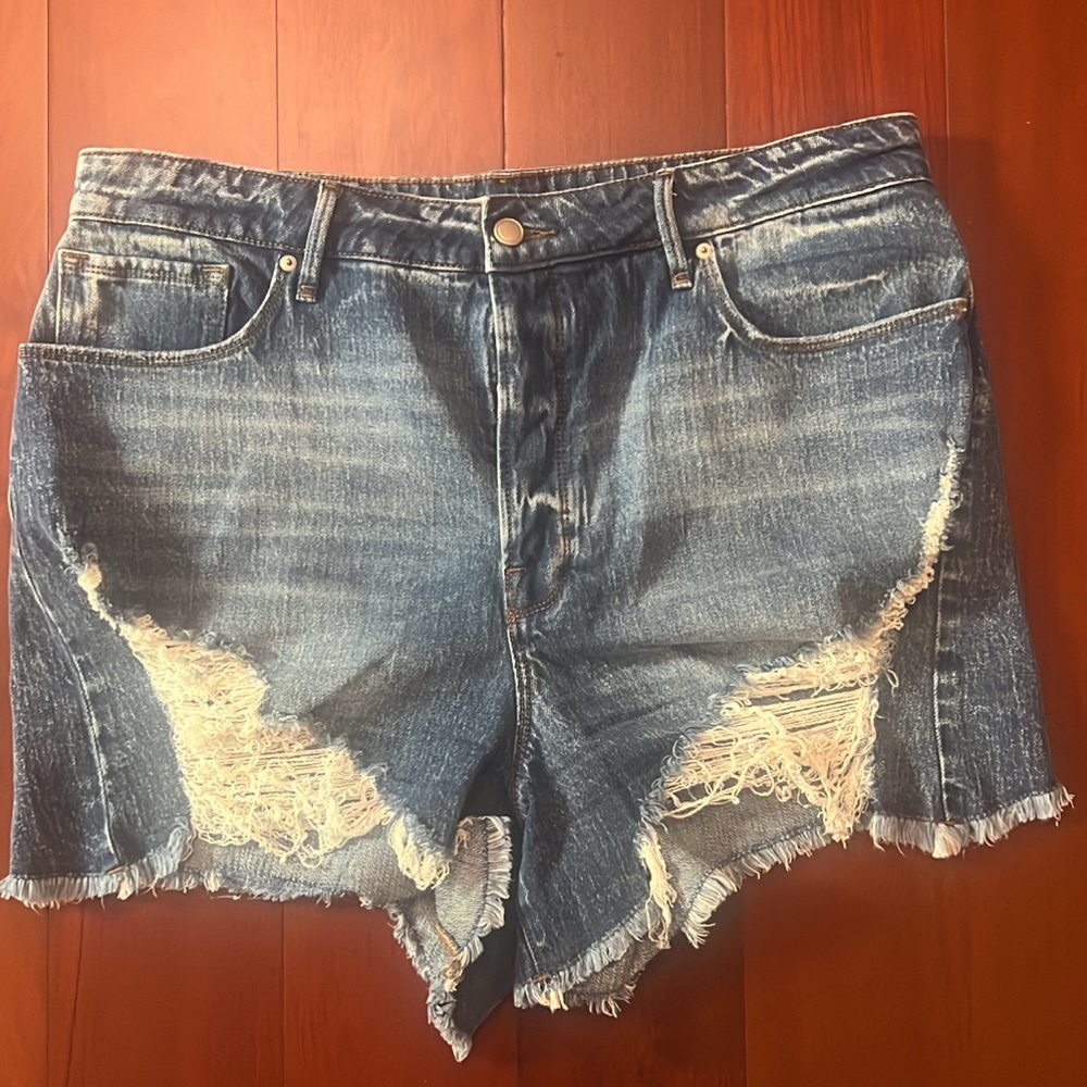 Good American Bombshell Short High Rise 15
